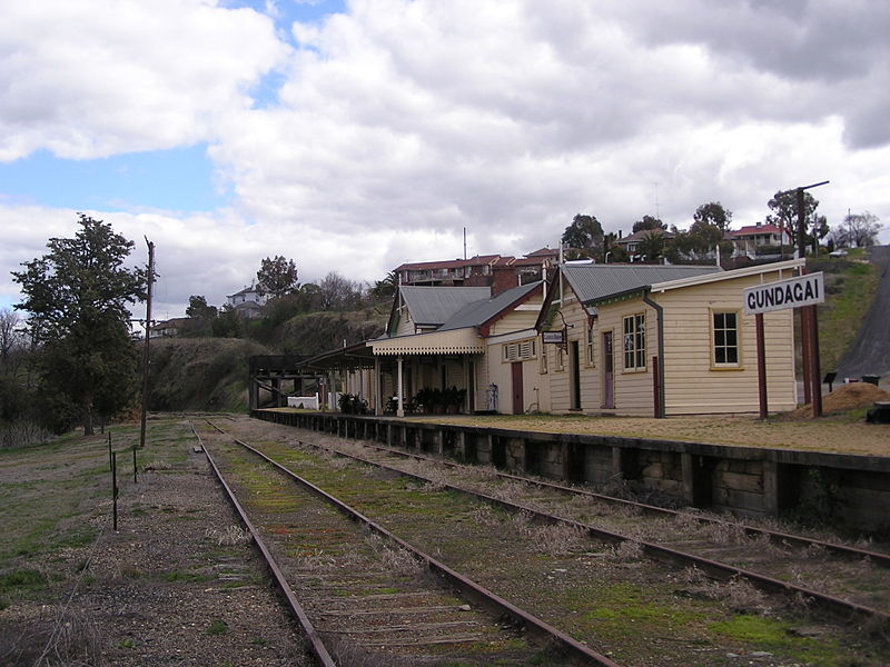 File:Gundagai railway station 2006.jpg