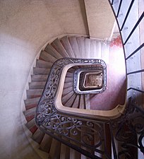 Hôtel de Chenizot, Paříž - Schody z výšky.jpg