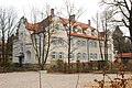 Doppelwohnhaus Vockestraße 66/68 auf dem Gelände des Isar-Amper-Klinikum München-Ost (zuvor Bezirkskrankenhaus Haar, davor Kreis-Heil- und Pflegeanstalt Haar) in Haar, Landkreis München, Regierungsbezirk Oberbayern, Bayern. Als Baudenkmal unter Aktennummer D-1-84-123-9 in der Bayerischen Denkmalliste aufgeführt.