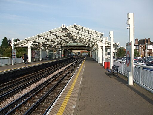 Hillingdon stn look east