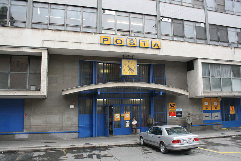 File:Hlavní pošta Brno Nádražní - vchod.jpg