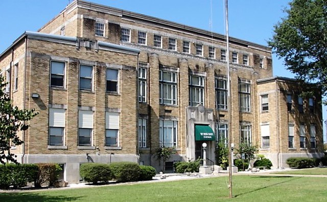 Main façade of the Hot Spring County Courthouse