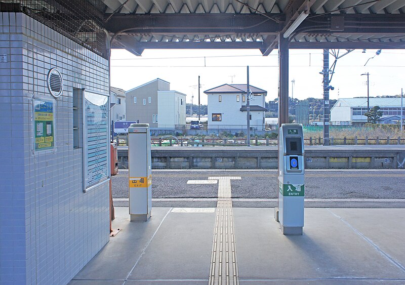 File:JR Narita Line Shiishiba Station Gates.jpg