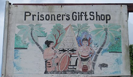 A sign points visitors to the jail gift shop