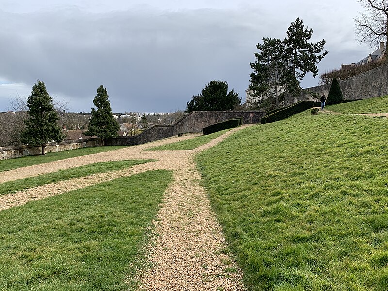 File:Jardins Évêché - Chartres (FR28) - 2021-03-14 - 5.jpg