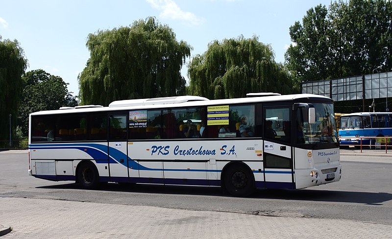 File:Kłodzko, autobusové nádraží, Karosa.jpg