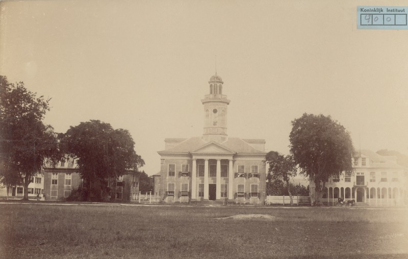 File:KITLV - 100647 - Government offices at Government Square in Paramaribo - circa 1895.tif