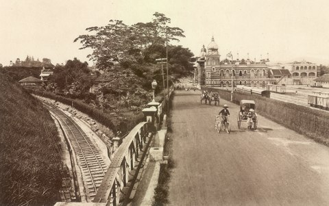 The construction of railway spurred the growth of the city. The first headquarters of the Federated Malay States Railways (now the National Textile Museum) near the F.M.S. Government Offices in the distance, c. 1910.
