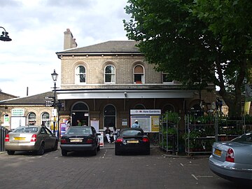 File:Kew_Gardens_stn_building.JPG