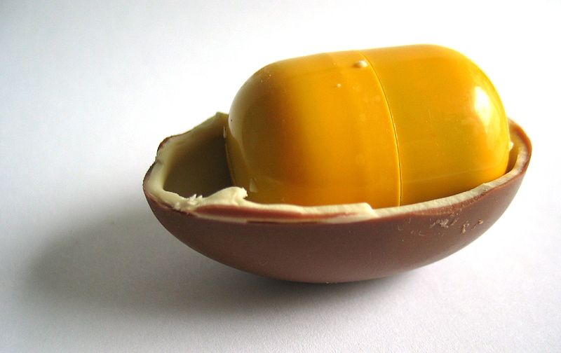 http://upload.wikimedia.org/wikipedia/commons/thumb/f/fc/Kinder_Surprise_halved.jpg/800px-Kinder_Surprise_halved.jpg