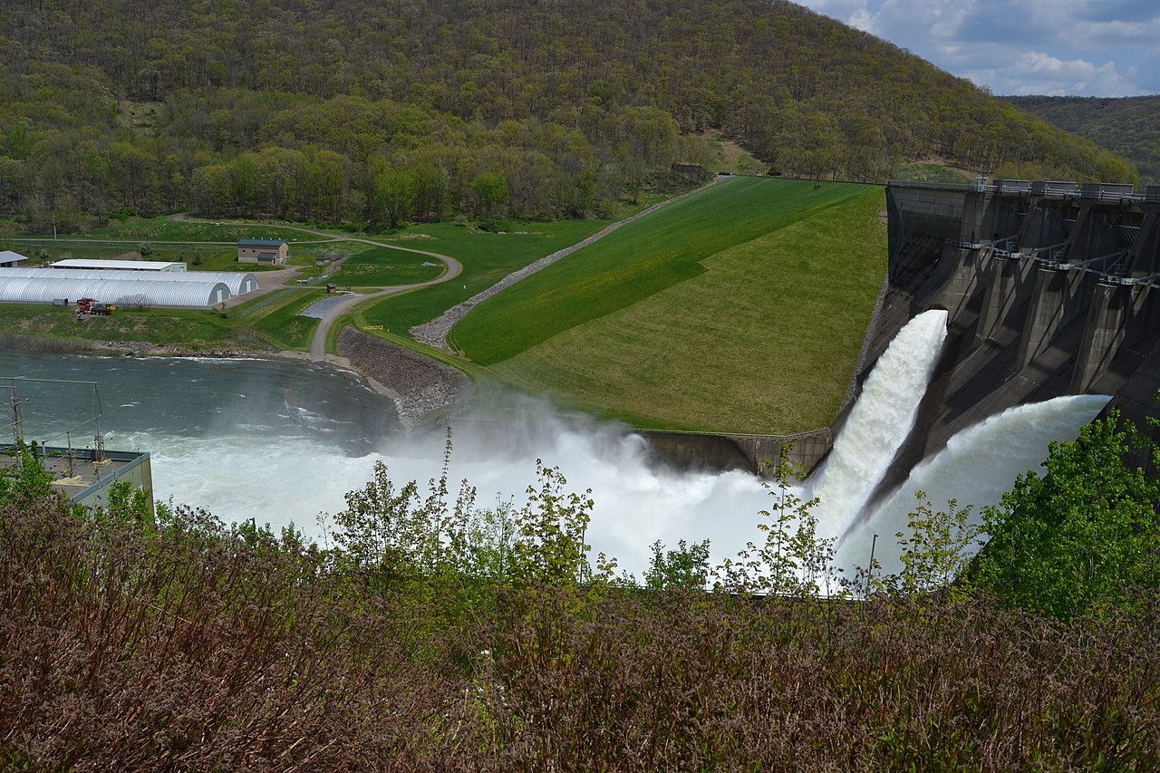 File:Kinzua Dam water release 2013-09.jpg - Wikimedia Commons