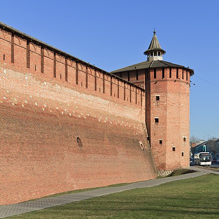 Где остановиться в коломне. Грановитая башня (Коломна). Грановитая башня Коломенского Кремля. Коломенский Кремль Коломна. Клинский Кремль.