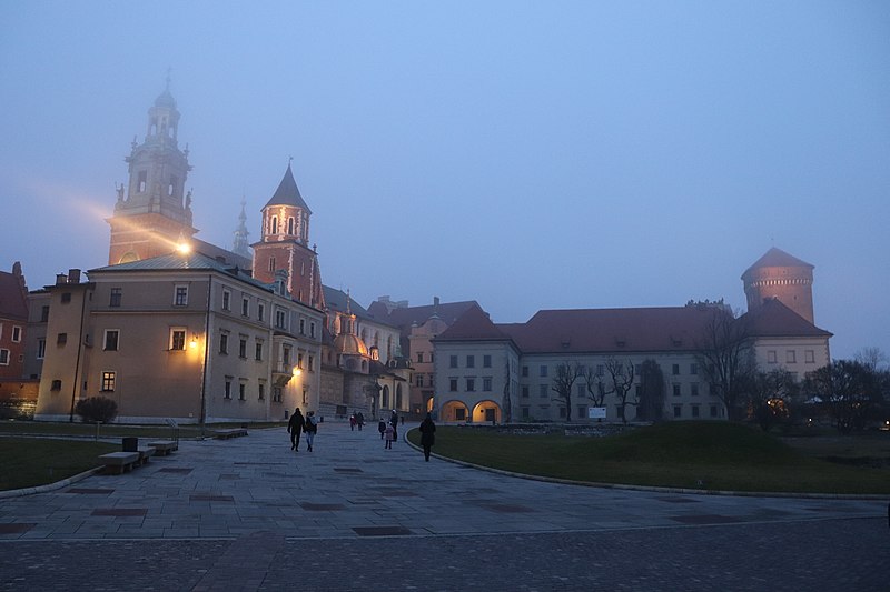 File:Krakow Wawel 2.jpg