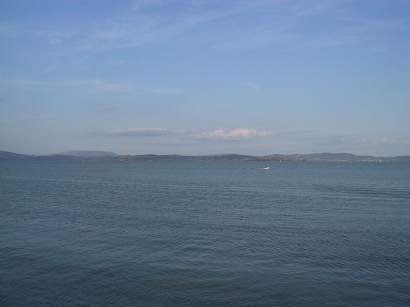 File:Lago Trasimeno 01.JPG