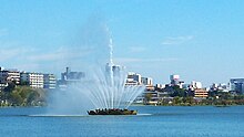 ファイル:Lake_senba_large_fountain.jpg