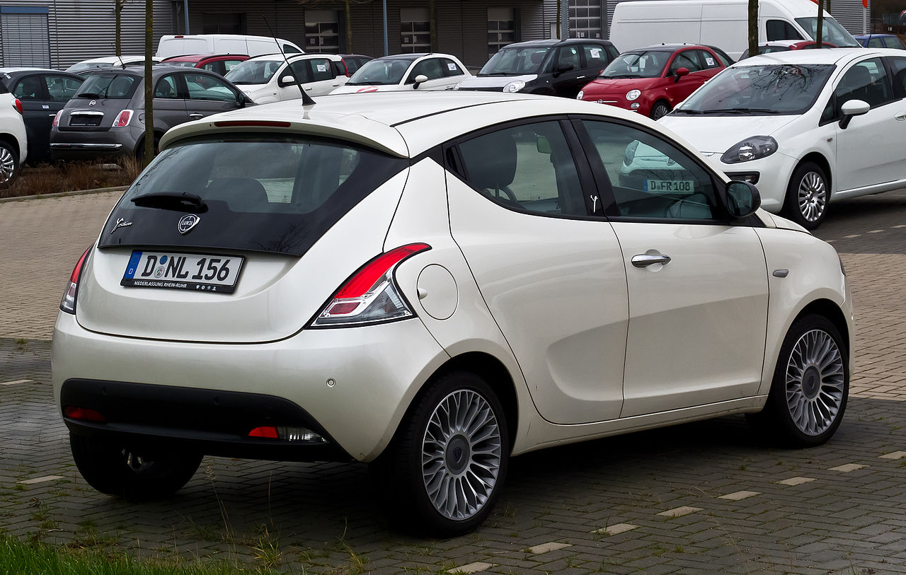 Image of Lancia Ypsilon 0.9 TwinAir Turbo 8v Platinum (II) – Heckansicht, 31. Dezember 2012, Düsseldorf