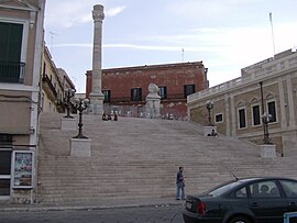 Le colonne della Via Appia a Brindisi.jpg