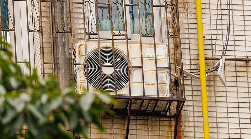 File:MITSUBISHI HEAVY INDUSTRIES AIR CONDITIONER OUTDOOR UNIT (192).jpg