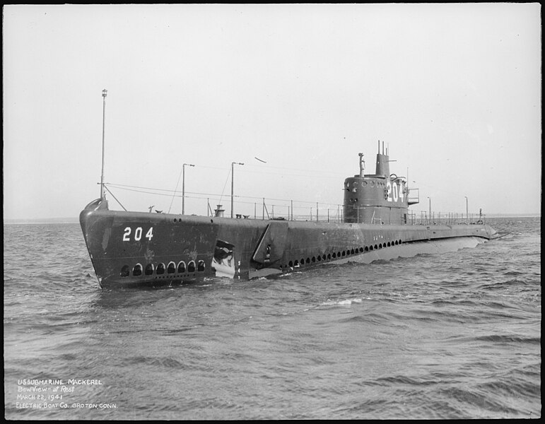 File:Mackerel (SS204). Port bow, 03-22-1941 - NARA - 513037.jpg