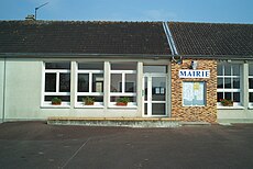 Ancienne école primaire reconvertie en mairie (1990)