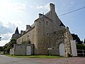 façade sur rue avec porte piétonne à droite