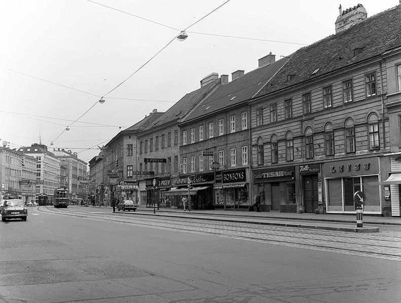 File:Mariahilfer Strasse a Rosinagasse felől az Europaplatz felé nézve. Fortepan 60080.jpg