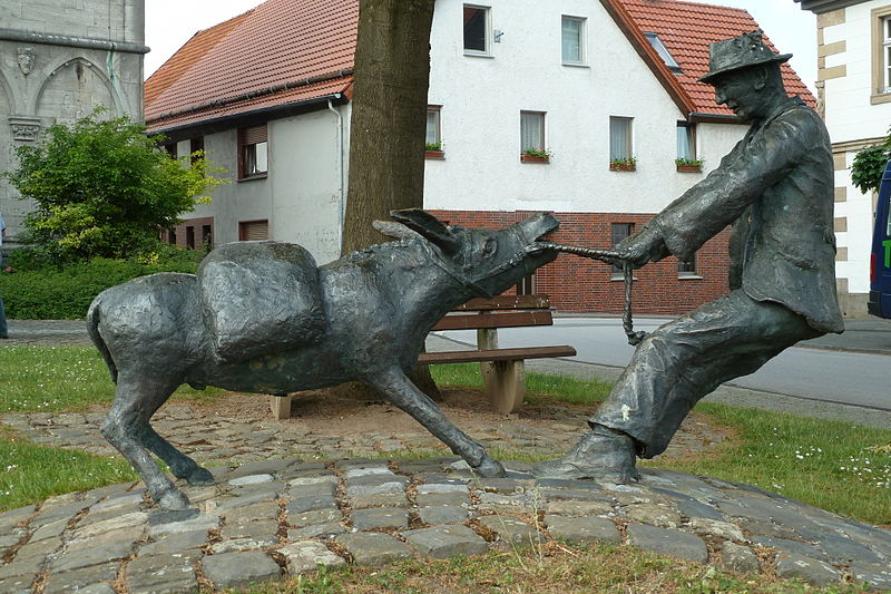 File:Marsberg-Obermarsberg, Skulptur.jpg