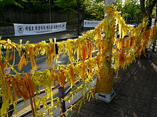 Yellow ribbon - Wikipedia