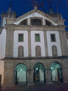 Mosteiro de Santo Tirso (fachada).jpg