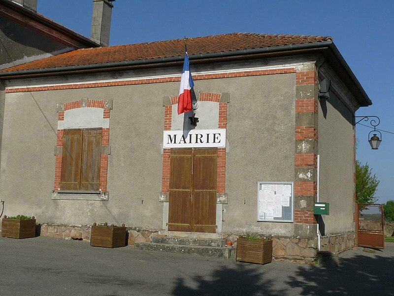 File:Mouzon16 mairie.JPG