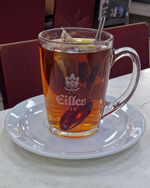 File:Mug of Earl Grey tea, Cafe Express, York Way, London, England 02.jpg