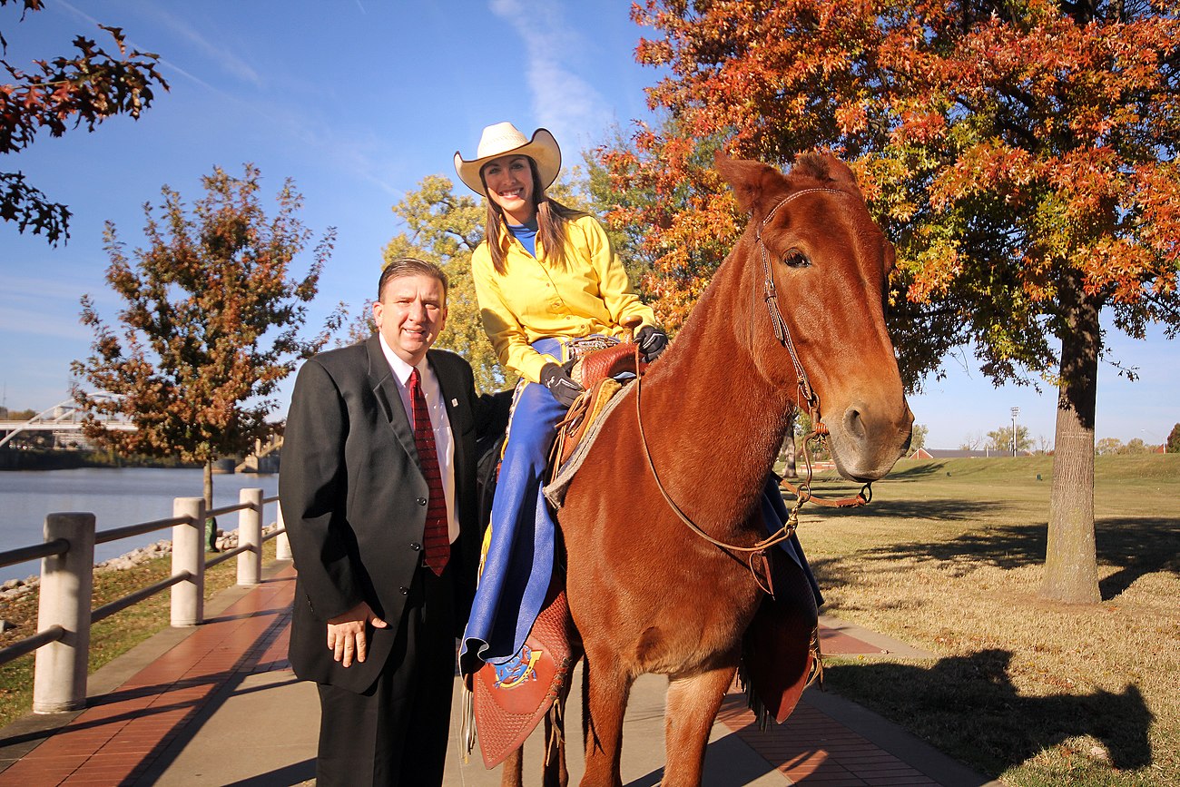 MuleridersOnTheRoad LittleRock ShaneBroadway 7778 (12293315123).jpg