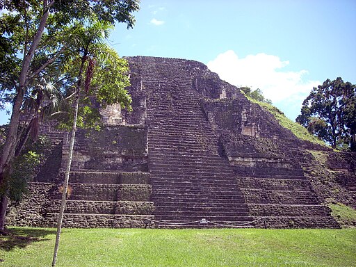 Mundo Perdido pyramid 5C-54, Tikal
