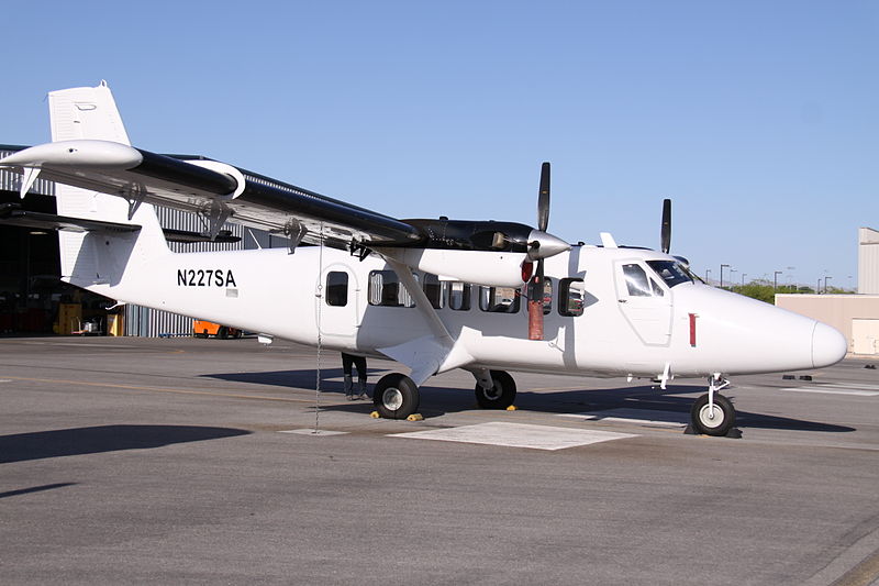 File:N227SA DHC-6 Twin Otter All White Colours (8980375128).jpg