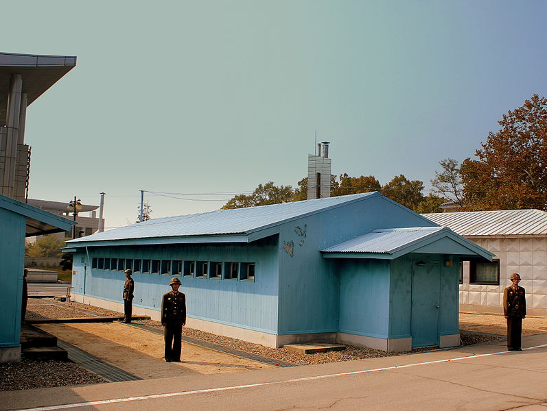 File:NORTH KOREAN SOLDIERS GUARD ONE OF THE NEGOTIATION BUILDINGS AT PANMUNJOM VILLAGE IN THE DMZ DPR KOREA OCT 2012 (8269981666).jpg