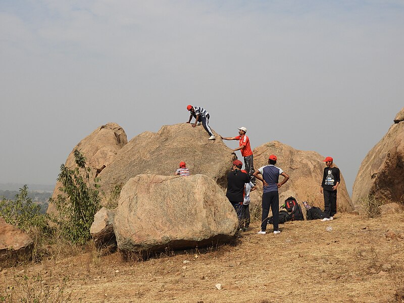 File:Natural bouldering trainning and practice by Pathajatra club Budge Budge DSCN1228.jpg