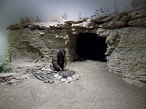 Near_East_Paleolithic_cave_shelter.jpg