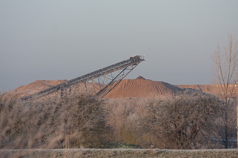 File:Needingworth sand and gravel plant - geograph.org.uk - 2764685.jpg