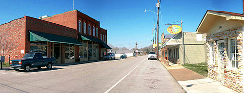 La calle principal de New Hope atraviesa el centro de la ciudad