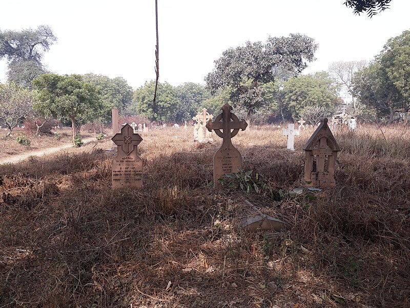 File:Nicholson Cemetery in Old Delhi 12.jpg
