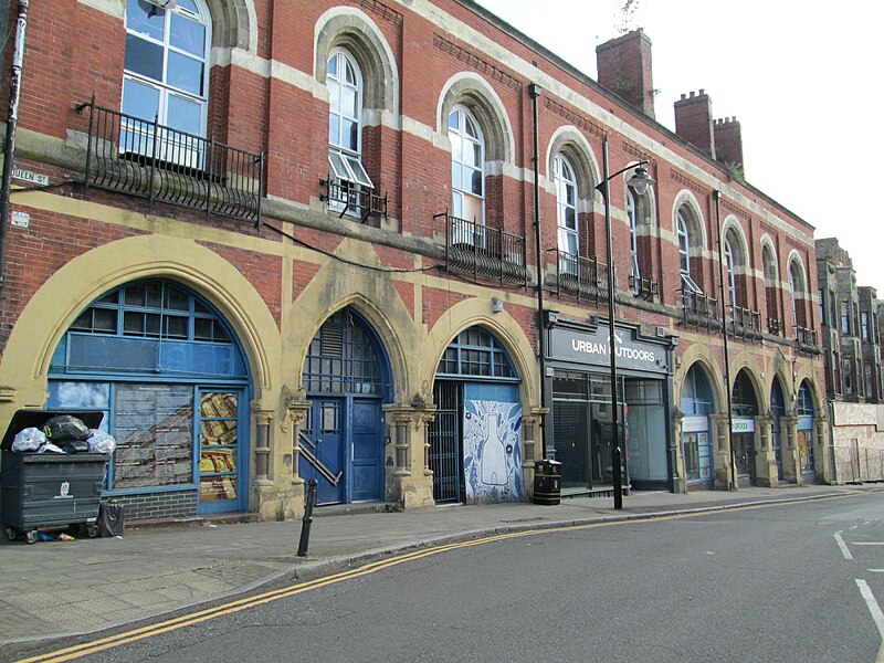 File:North side of Queen Street, Burslem.jpg