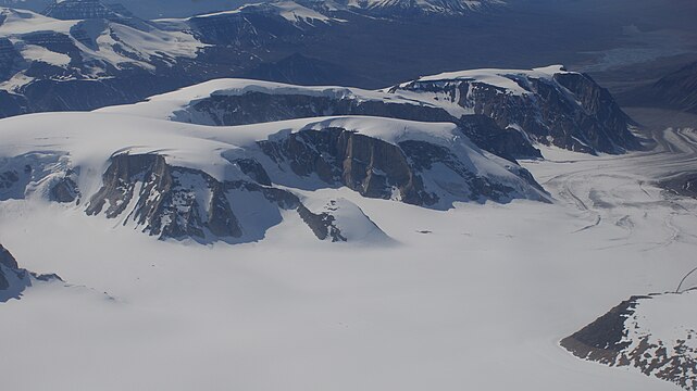 Aerial view: Nunavik and the blanket glacier covering a large part of the northern chain of the central mountain range, north of Auvarrssuaq valley.