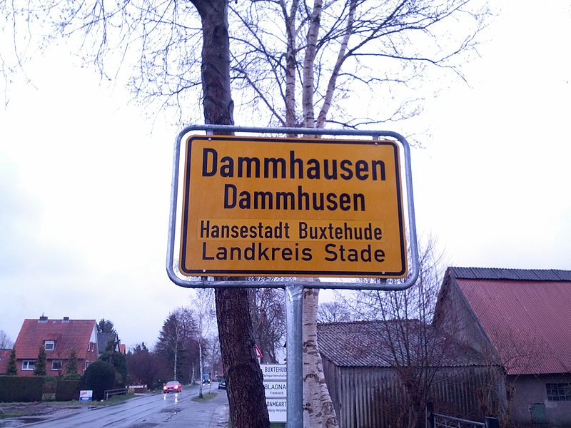 File:Oortsschild Dammhusen, Landkreis Stood 2.jpg