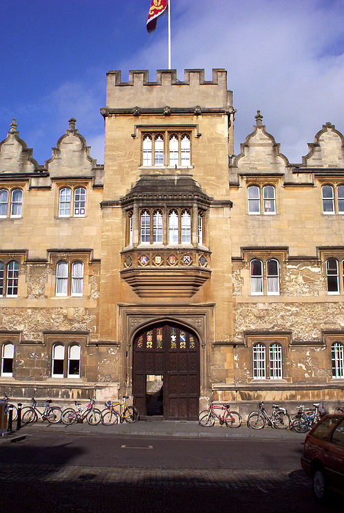 Main gate of Oriel College which Bosanquet attended between 1897 and 1900