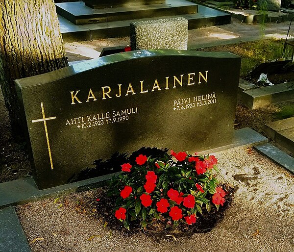 Ahti Karjalainen's grave