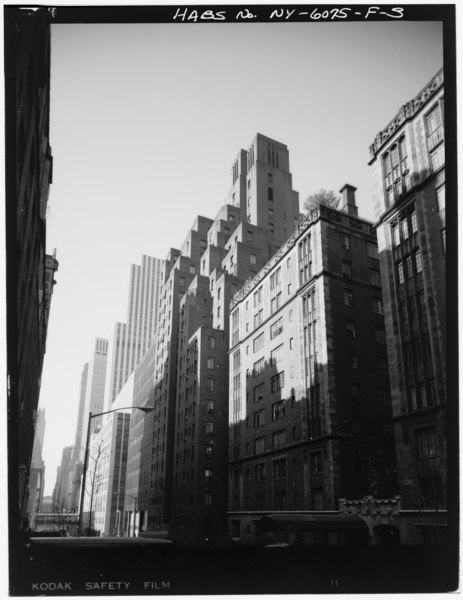 File:PERSPECTIVE VIEW OF REAR ELEVATION, DETAIL OF UPPER FLOORS - Tudor City Complex, Hotel Tudor, 304 East Forty-second Street, New York, New York County, NY HABS NY,31-NEYO,122F-3.tif