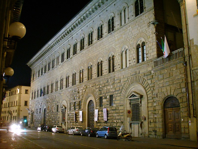 File:Palazzo Medici Riccardi by night 01.JPG