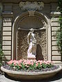 Fontaine dans le jardin.