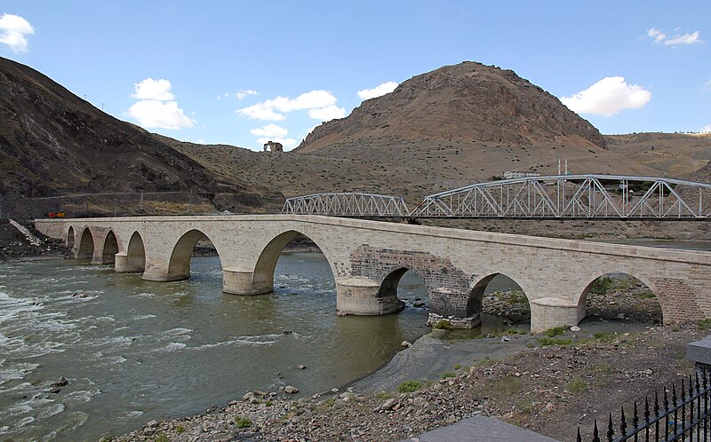 File:Palu Brücke.jpg