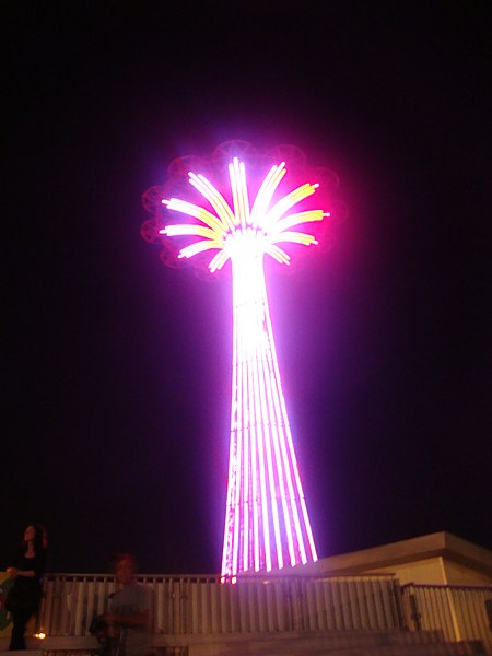 File:Parachute Jump - NightTime.JPG